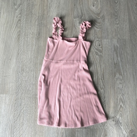 Sunday best pink dress with frilly straps - Picture 3 of 3